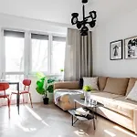 Center 81 - Properunit 아파트